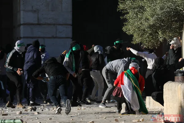 İsrail'in baskın düzenlediği Mescid-i Aksa'da 60 bin kişi cuma namazı kıldı! - 1