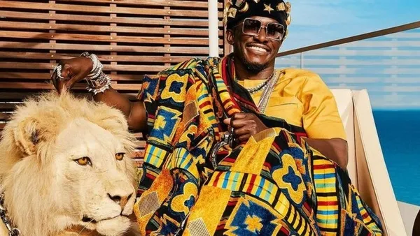 lutfu-savas-sokta-afrika-prensi-diye-agirladigi-kisi-sosyal-medya-fenomeni-cikti-1676969072769.jpg Lütfü Savaş trollendi: 'Afrika prensi' diye ağırladığı kişi gece kulübü işletmecisi ve müteahhit çıktı!-9