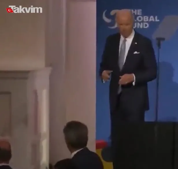 abd-baskani-joe-bidenin-konusma-sonrasi-yaptigi-tuhaf-hareketler-sosyal-medyada-gundem-oldu-1663810525009.jpeg