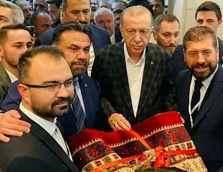 Başkan Erdoğan’a akşam yemeği ve halı hediyesi