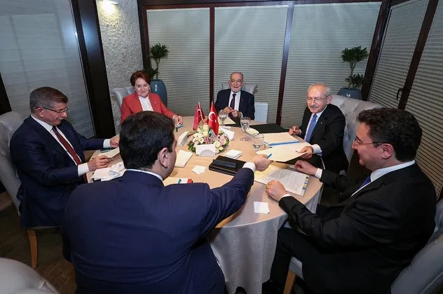 6 benzemez muhalefet partisi liderinin bir araya geldiği toplantıda Meral Akşener krizi! Masayı dağıtıyor mu?