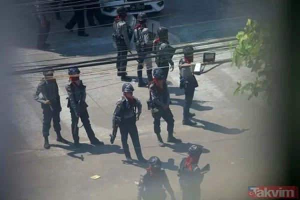 SON DAKİKA: Tarihe geçecek fotoğraf! Rahibe polislerin önüne kapanıp yalvardı - 12