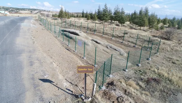 Elazığ'da 'Ejderha Taşı'na operasyon! Suçüstü yakalandılar-4