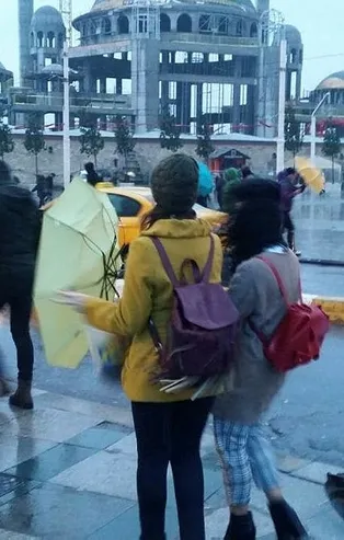 Son dakika: İstanbul'da beklenen yağış ve rüzgar etkisini göstermeye başladı