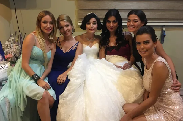 Düğüm Salonu konusu nedir? Düğüm Salonu oyuncuları kimler? Ne zaman çekildi?-3