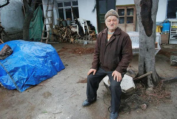 yasli-adamin-hayallerini-yiktilar-ali-guven-sadece-evlenmek-istemisti-ama-vefat-eden-esinden-kalan-arsasi-da-gitti-1611678160170.jpg Yaşlı adamın hayallerini yıktılar! Ali Güven sadece evlenmek istemişti ama vefat eden eşinden kalan arsası da gitti-6