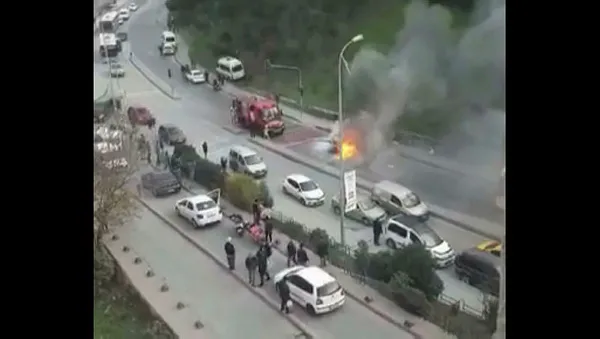 yanan-otomobilden-kayinvalidesini-kurtarmak-icin-canini-hice-saydi-1575808929456.jpg Yanan otomobilden kayınvalidesini kurtarmak için canını hiçe saydı-3