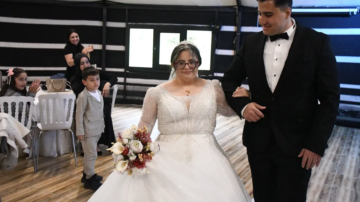 Yapay zekada başlayan hayal gerçeğe dönüştü: Down sendromlu Elif’in düğün mutluluğu