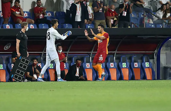 1640336318114.jpg Galatasaray'da 9 ay aradan sonra bir ilk! Aytaç Kara ilk 11'de sahaya çıkacak-5