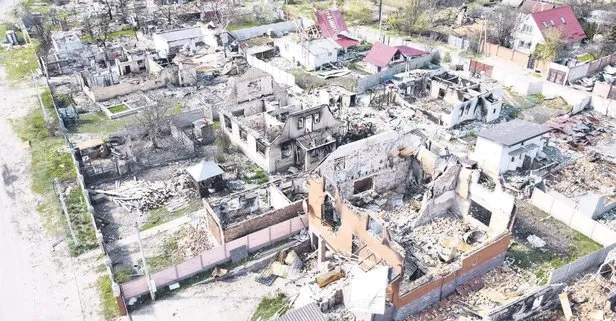 Rusya  Ukrayna’daki sivillere merhamet etmedi! Kiev yakınlarındaki Moşçun köyünü yaktı