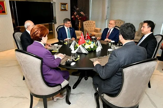 6'lı masanın altın günü: Sarma, börek-çörek yiyerek vakit geçirdiler adayı yine belirleyemediler