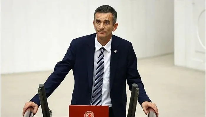 iyi-kavga-iyi-partide-kasadaki-132-milyon-nerede-tartismasi-ortalik-toz-duman-1700527917596.jpeg İYİ kavga! İYİ Parti'de “Kasadaki 132 milyon nerede?” tartışması ortalığı fena karıştırdı-2