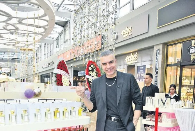 Mağazasını açtı