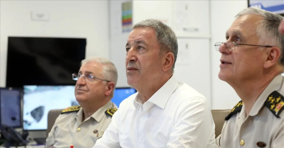 Bakan Akar Pençe Harekatını böyle yönetti