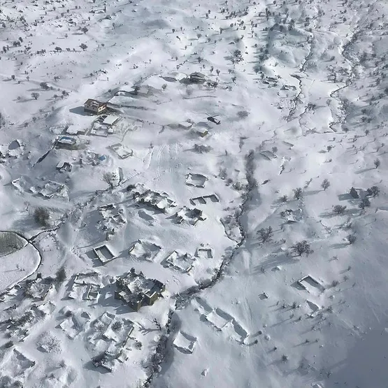 Şırnak'ta kar kalınlığı 2 metreye ulaştı! İmdatlarına asker yetişti-3