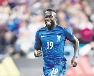 Fener’den sürpriz! Bacary Sagna