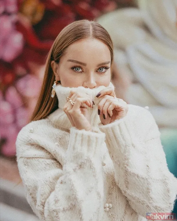 18’lik oğluna ve müstakbel gelinine bakın! Ebru Şallı yeni yaşını kutladı! Dekolteli minisiyle poz veren Ebru Şallı: “25 gibi...” - 5