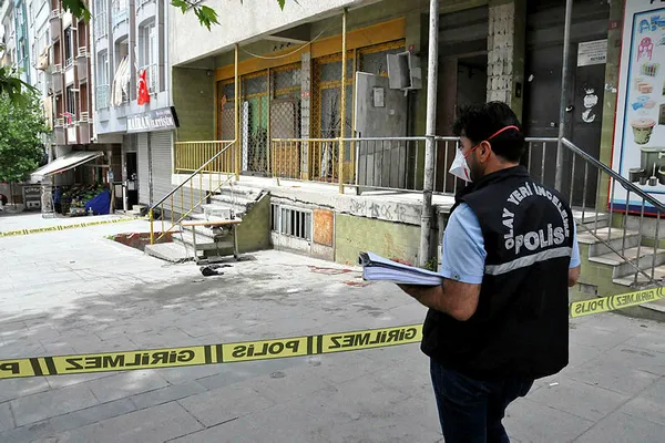 istanbulda-akilalmaz-olay-basina-caraskal-dustu-beyni-patladi-1590569977129.jpg İstanbul'da akılalmaz olay! Başına caraskal düştü, beyni patladı-3
