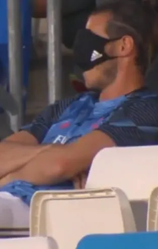 Real Madrid'de akıllara zarar görüntü | Gareth Bale maç sırasında uyudu