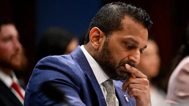 fbi-direktorune-siber-saldiri-iddiasi-gizli-bilgiler-calindi-1774645302579.jpeg FBI Direktörü Patel’e siber saldırı! Gizli bilgiler çalındı-5