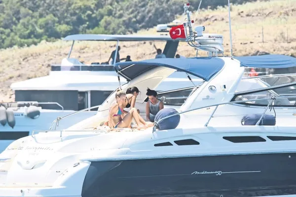 dogum-gunu-surprizi-unlu-abdli-sarkici-dante-thomas-arkadasi-icin-sahne-aldi-1688845649117.jpeg Doğum günü sürprizi! Ünlü ABD’li şarkıcı Dante Thomas arkadaşı Muhammed Gömük için sahne aldı-7