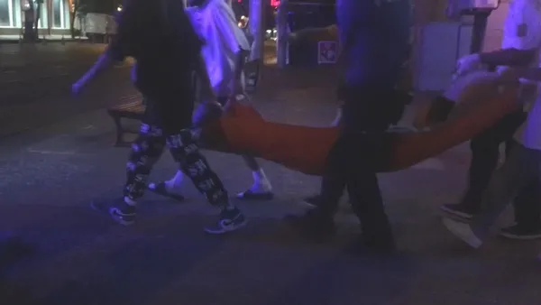 bursada-dovme-yapmak-icin-gelen-kisi-tabancayla-bogazindan-vuruldu-1628752844958.jpg Bursa'da dövme yapmak için gelen kişi tabancayla boğazından vuruldu-3