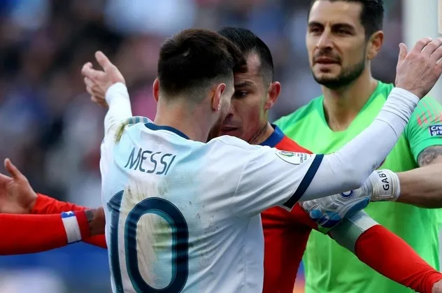 Messi ve Medel kapıştı