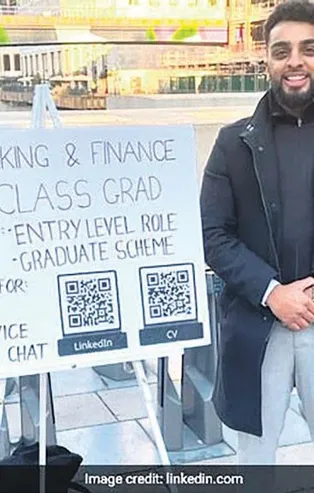 Londra metrosunda stant açan genç, üç saat içinde iş buldu