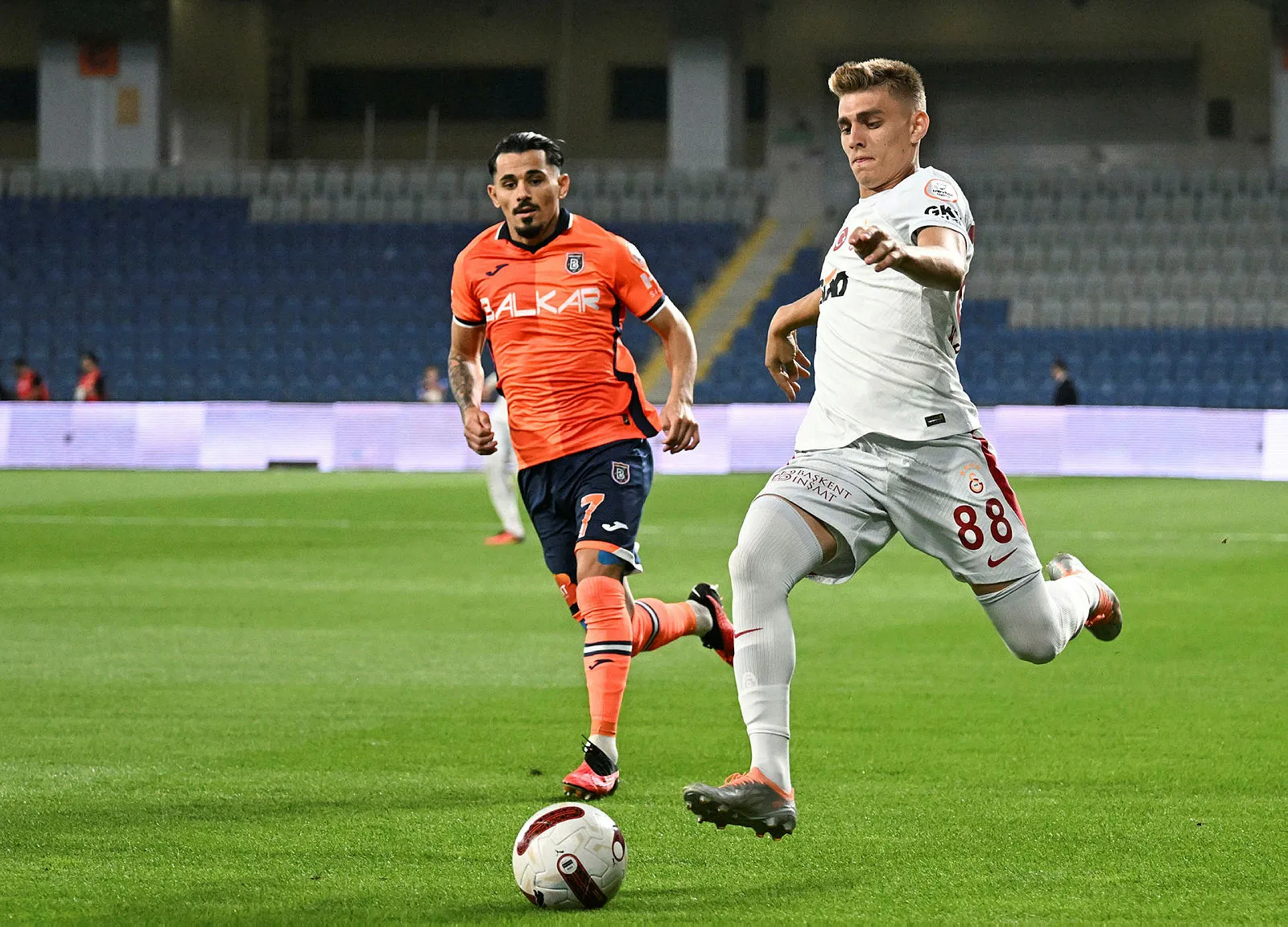 Beşiktaşlılar çok kızacak! Eski yıldız Galatasaray'a gidiyor - 8