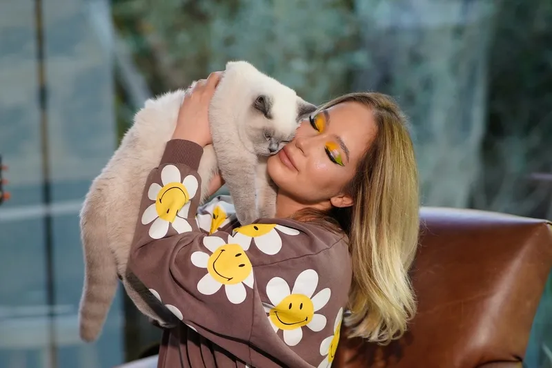 gulcin-ergul-yardim-istedi-gozumu-arkada-birakmayin-1774076410333.jpg Kapısına gelen kişiyi paylaştı! Gülçin Ergül takipçilerini korkuttu: “Bana bir şey olursa...”-5