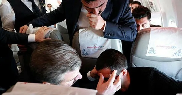 Sağlık Bakanı Fahrettin Koca’dan uçakta rahatsızlanan yolcuya ilk müdahale