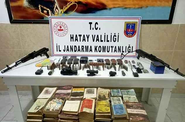 Son dakika: Amanoslar'da terör örgütü PKK'lı teröristlere ait patlayıcı mühimmat ve yaşam malzemeleri bulundu