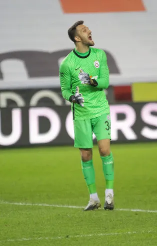 Galatasaray masaya çağırdı: Okan Kocuk yeni sözleşme için hazır