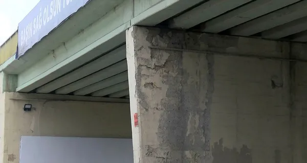 maltepede-betonunda-midye-kabuklari-ortaya-cikan-kopru-tedirgin-etti-1678265319706.jpg Maltepe'de betonunda midye kabukları ortaya çıkan köprü tedirgin etti!-7