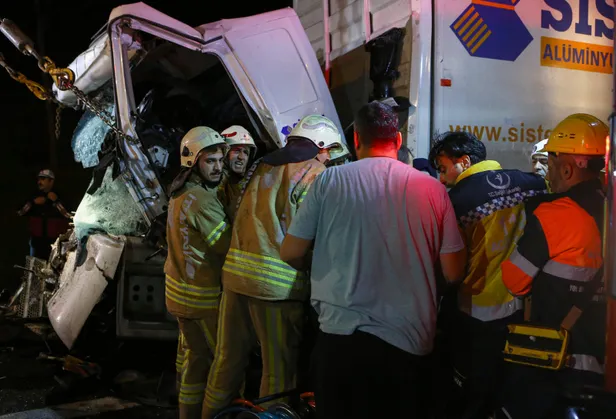 Son dakika: İstanbul'da sabah şoku! TEM'de kaza: Uzun kuyruklar oluştu-6
