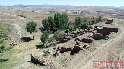 Sivas’ta ’Gizemli köy’ olarak bilinen tamamen terk edilmiş Ağıl’ı defineciler talan etti