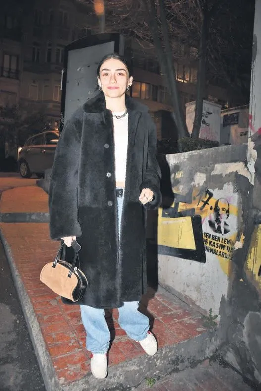 los-angelestaki-oscar-odulleri-torenine-katilan-nevbahar-koc-kesenin-agzini-acti-1678826131102.jpeg Los Angeles’taki Oscar Ödülleri Töreni’ne katılan Nevbahar Koç kesenin ağzını açtı-10