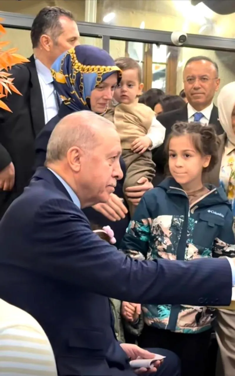 baskan-erdogandan-cankaya-saracoglundan-surpriz-ziyaret-1775725488780.jpeg Başkan Erdoğan'dan Çankaya Saraçoğlu'nda sürpriz ziyaret-1