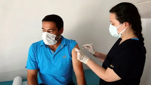 son-dakika-saglik-bakani-fahrettin-koca-gunluk-asi-verilerini-paylasti-vatandaslara-cagri-yapti-1624915620146.jpeg Son dakika: Sağlık Bakanı Fahrettin Koca günlük aşı verilerini paylaştı, vatandaşlara çağrı yaptı-4