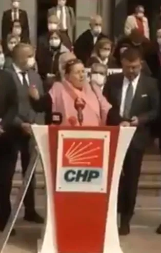 CHP'nin "yoksul emekli kadın" kurgusu ifşa oldu! "Evine ekmek alamıyor" denilen kadın alkol sefasında