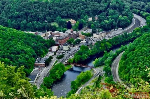 15 Temmuz'un 8. yılında FETÖ'ye 'Turkuvaz' kıskaç! A Haber - SABAH terör inini görüntüledi: Takvim.com.tr Gülen'in Pocono'daki izini sürdü - 24