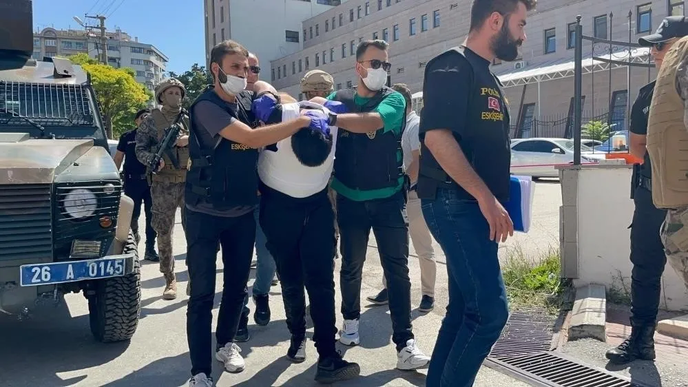 1782767399842.jpeg 2 yıl önce canlı yayında dehşet saçmıştı: 75 yıl ceza alan Arda Küçükyetim koğuşunda intihar etti-3