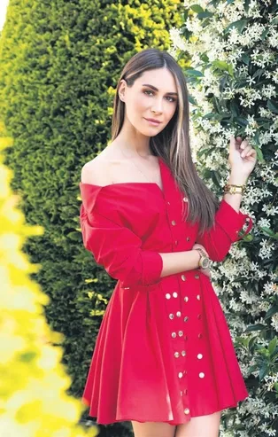 Paris’te otelde kalmak istemeyen Selma Çilek eşi Sinan Çiftçi ile kentin en lüks dairesini 70 milyon TL'ye satın aldı