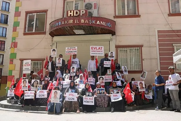 diyarbakir-annelerinin-evlat-nobetinde-1000-gun-hacire-akar-anne-yuregi-karsisinda-kimse-duramaz-1653805528769.jpeg