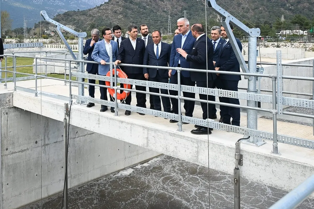 bakan-ersoy-zorunluluk-diyerek-acikladi-sifir-atikta-turkiye-modeli-dunyaya-ornek-oluyor-1780668215504.jpeg Bakan Ersoy "zorunluluk" diyerek açıkladı: Sıfır atıkta Türkiye modeli dünyaya örnek oluyor-5
