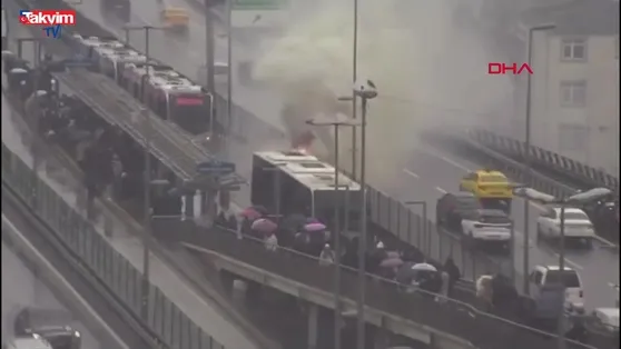 SON DAKİKA: Şişli’de metrobüste yangın