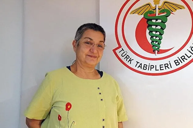 TTB Başkanı Şebnem Korur Fincancı yerli aşı TURKOVAC'ı bu kez PKK paçavrasında kötüledi