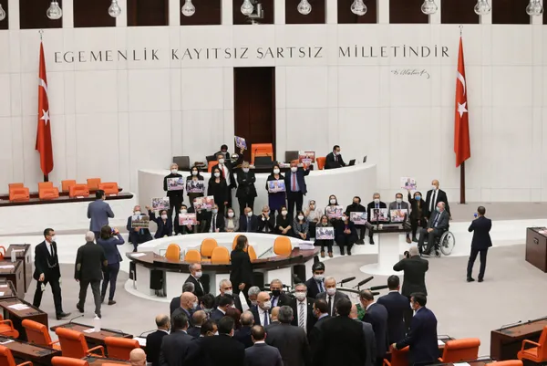 son-dakika-hdpnin-kapatilmasi-davasi-aym-anayasa-mahkemesi-baskani-zuhtu-arslan-raportor-gorevlendirdi-1616138145372.jpg SON DAKİKA: HDP'nin kapatılması davası! AYM (Anayasa Mahkemesi) Başkanı Zühtü Arslan raportör görevlendirdi-7