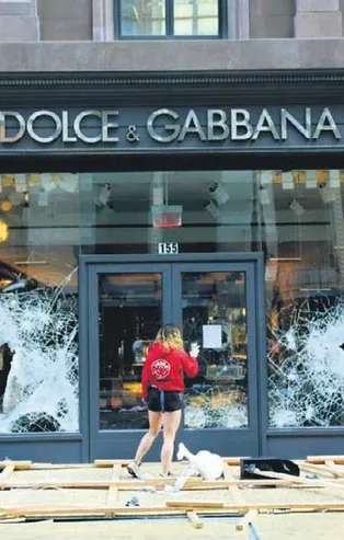 ABD'de dünyaca ünlü mağazalar yağmalandı Türkiye Corona'da destan yazdı