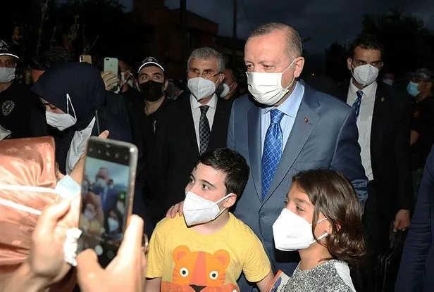 Başkan Recep Tayyip Erdoğan'a Sakarya'da sevgi seli: "Bir şarkısın sen ömür boyu sürecek"-5
